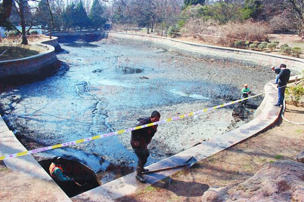 青島八大關人工湖清淤現(xiàn)場